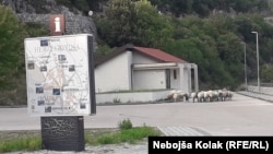 "Dosta se obnovilo, naroda se vratilo. Živimo normalno, bez ikakvih tenzija, iako svaki narod ima nešto svoje", priča Sredanović (na fotografiji: prizor iz Ravnog, 29. septembar 2021.)