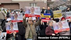 Protest în susținerea Evgheniei Guțul în fața sediului Ciocana a Judecătoriei Chișinău, unde este examinată solicitarea procurorilor pentru arestul ei preventiv pentru 30 de zile.