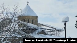 გელათის მონასტრის დროებითი გადახურვა თოვლმა დაფარა