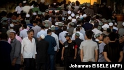 Policija okružuje ulaz džamije u kineskoj provinciji Sinđijang u kojoj žive Ujguri, fotoarhiv