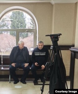 ავთოს საქმეზე მოწმედ გამოცხადებული პოლიციელები, უფროსი დეტექტივი ანტონ ძიძიკაშვილი და დეტექტივი ვახტანგ ქვლივიძე თბილისის საქალაქო სასამართლოში