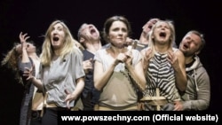 Frljić: Radi se o društvu koje je puno straha, što se može vidjeti u profesiji kojom se bavim (na slici: prizor iz predstave Kletva)