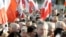 Участники манифестации в Варшаве - по случаю пятой годовщины смоленской катастрофы 