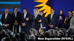 26 ოქტომბერს "ოცნებამ" არჩევნებში გამარჯვების აღნიშვნა "გორბის" ეგზიტპოლების საფუძველზე დაიწყო. ოპოზიცია, მესამე სექტორი და პრეზიდენტი ამ გამარჯვებას არ აღიარებენ.