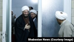 محمدجواد حاجعلیاکبری (چپ) پیشتر برای مدتی رئیس سازمان ملی جوانان بوده است.