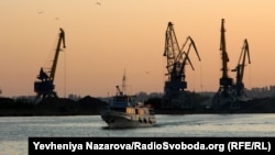 Наразі на річковому маршруті працює одне судно, яке здійснюватиме рейси у будні двічі на день – зранку та ввечері