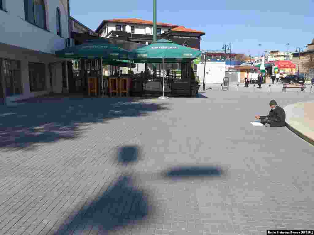 Zatvorene radnje u starom dijelu Skoplja zbog pandemije koran virusom, 20. mart, 2020. 