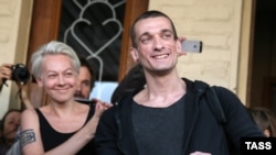 Петр Павленский и Оксана Шалыгина