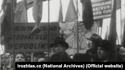 Комуністи на вулицях Праги, лютий 1948 року