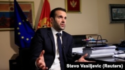 U kojem kontekstu kraj kriptovaluta u svom pismu pominje lidera pokreta Evropa sad Milojka Spajića? (fotografija iz Podgorice, 25. maj 2021).