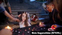 მოქალაქეები პატივს მიაგებენ კესარია აბრამიძის ხსოვნას