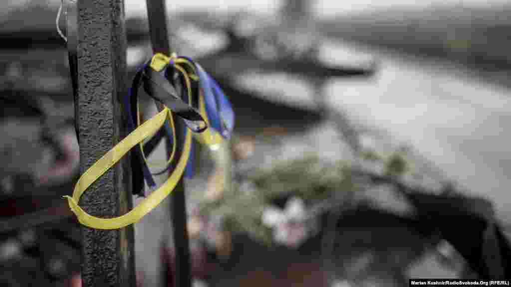 Глядя на этот танк, можно вспомнить фразу медика-добровольца Юрия Скребця: «Пока смерть каждого солдата не будет восприниматься как общенациональная трагедия, никаких изменений в стране не произойдет»