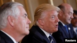 На зустріч лідерів держав і урядів НАТО до Брюсселя прибув президент США Дональд Трамп, який разом з держсекретарем Рексом Тіллерсоном зустрівся 24 травня з прем'єр-міністром Бельгії