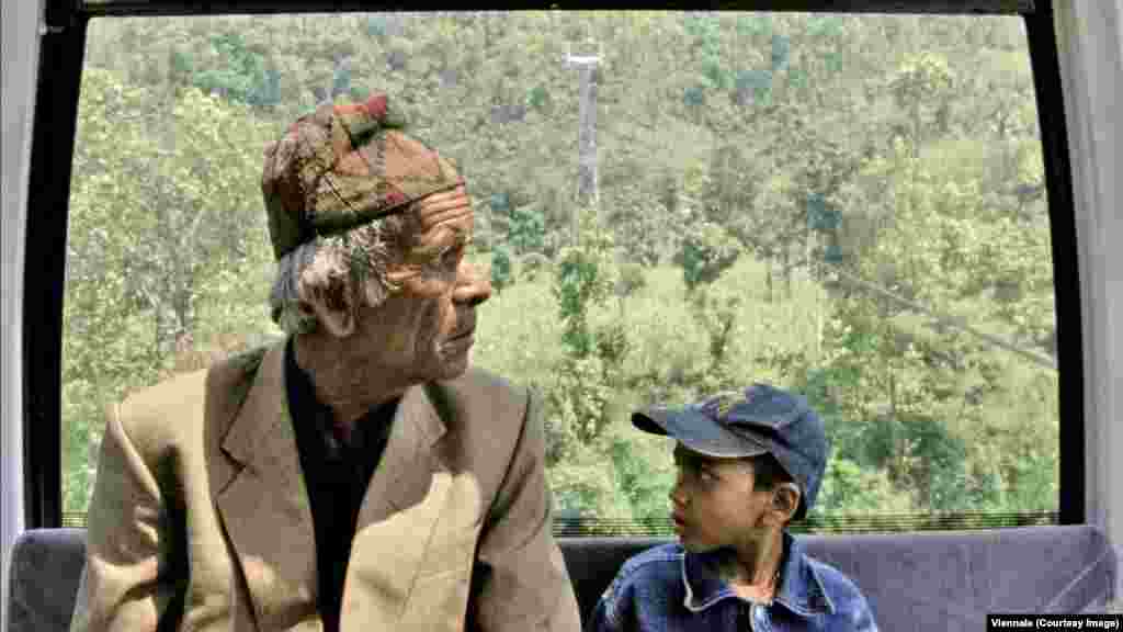 Одно из главных событий фестиваля – первая ретроспектива работ Гарвардской этнографической лаборатории. Кадр из снятого в Непале фильма "Манакамана" (2013)