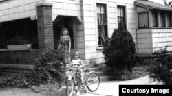 Дагния с мамой Размой в США