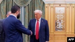 აშშ-ის პრეზიდენტმა დონალდ ტრამპმა 2025 წლის 14 მაისს საუდის არაბეთში არაოფიციალური შეხვედრა გამართა სირიის პრეზიდენტ აჰმედ ალ-შარაასთან