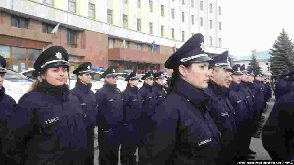 Серед 208 патрульних – 56 жінок