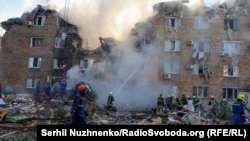 Stambena četvrt u Kijevu nakon ruskih napada dronovima i raketama. Kijev 28. avugust 2025. 2025