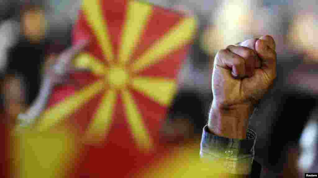 Makedonija - Anti-vladini protesti u Skopju, 28. oktobar 2012. Foto: REUTERS / Ognen Teofilovski