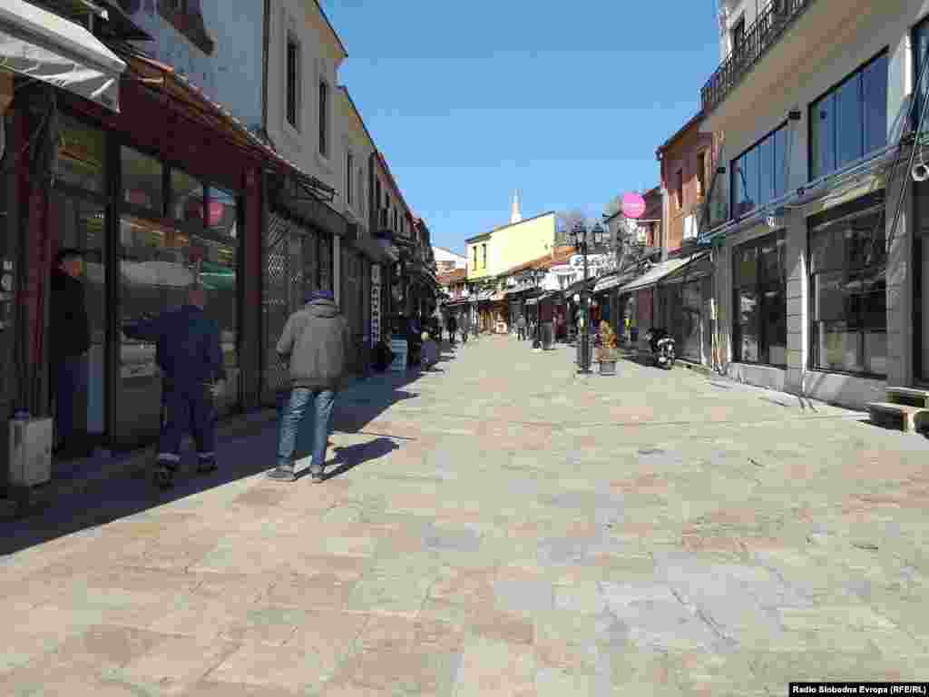 Zatvorene radnje u starom dijelu Skoplja zbog pandemije koran virusom, 20. mart, 2020. 