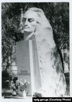 დავით გურამიშვილის ძეგლი მირგოროდში