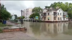 Бурные потоки воды из речки Катерлез хлынули в сторону Керчи (видео) Бурные потоки воды из речки Катерлез хлынули в сторону Керчи (видео)