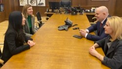 Джесика Ким (вляво) се срещна с Иван Гешев и говорителката му Сийка Милева в четвъртък