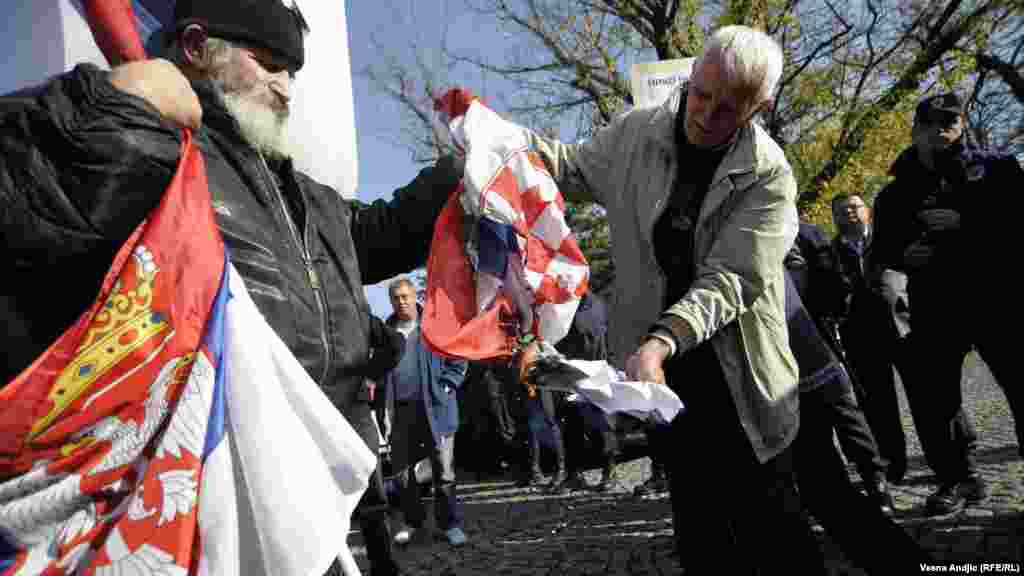 Srbija - Radikali organizirali proteste zbog odluke Haškog tribunala da oslobodi hrvatske generale, 17. novembar 2012.