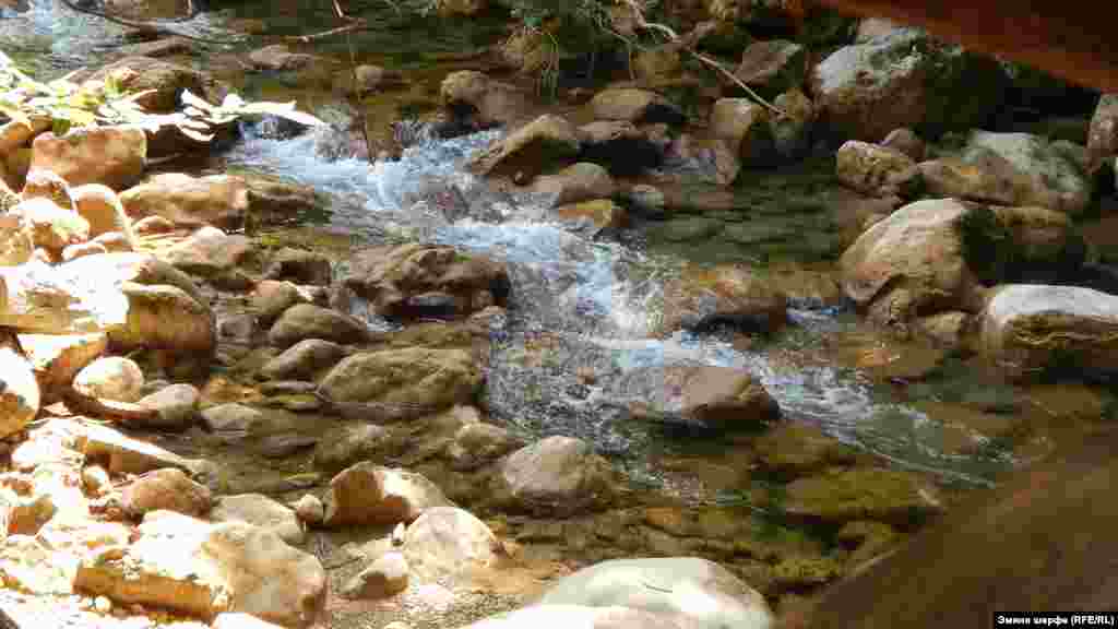 В начале пути – деревянный мост через реку Коккозку