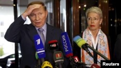 Екс-президент України Леонід Кучма та представник ОБСЄ Гайді Тальявіні. Мінськ, 6 травня 2015 року