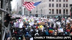 Акция против политики Дональда Трампа, Нью-Йорк, 5 апреля 2025 года