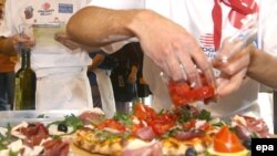 I u zagrebačkom Centru za mirovne studije (CMS) najoštrije osuđuju rasistički post vlasnika pizzerije u Samoboru, podsjećajući da zabrana diskriminacije po zakonu vrijedi i za privatne poslodavce.