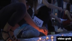 Beograđani pale svijeće za godišnjicu genocida u Srebrenici