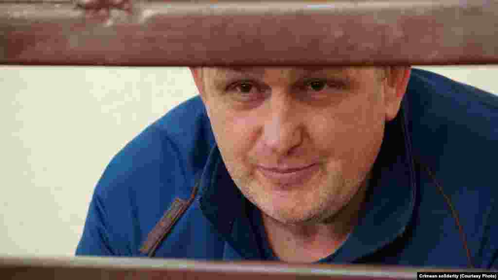 Журналист Владислав Есипенко, фрилансер Крым.Реалии, в суде. Симферополь, 30 апреля 2021 года. Симферополь. Российские власти обвинили журналиста в хранении боеприпасов и осудили на 5 лет неволи. 