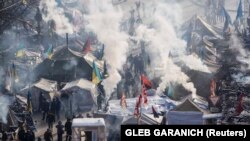 Pogled na protuvladine demonstrante koji su se ulogorili na Trgu nezavisnosti 24. januara.