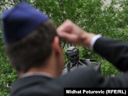 'Kao savremenik mnogih zbivanja, znam da je Tito zastupao jedinstvo.' (Fotografija: Titova bista u Sarajevu jedna je od retkih u glavnim gradovima bivših republika)