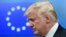 Президент США Дональд Трамп на фоне флага Европейского союза