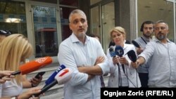 "Mi ne razgovaramo, mi režimo jedni na druge. Spremnost na neki iskorak u ovom trenutku ne vidim", rekao je Jovanović