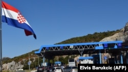 Granični prelaz između BiH i Hrvatske (članice EU) u mestu Zaton Doli.