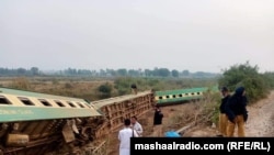 اسوشیېټیډ پریس ته د امدادي ادارې یو چارواکي محمد ارشد ویلي، په پیښه کې وژل شوې ښځه او ۴۰ زخمیان نیږدې روغتونونو ته وړل شوي دي.
