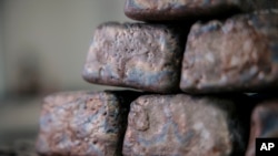 იშვიათ მიწათა მინერალებს იყენებენ მაღალტექნოლოგიურ წარმოებასა და განახლებადი ენერგიის პროდუქტებში