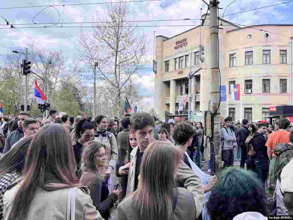 Potom je održan govor, u kome je rečeno da su studenti i danas ustali jer nisu zadovoljni sistemom, isto kao i 1936. kada je ubijen Žarko Marinović."Ako nas je istorija nečemu naučila to je da su se studenti uvek izborili za pravdu", rečeno je u govoru.