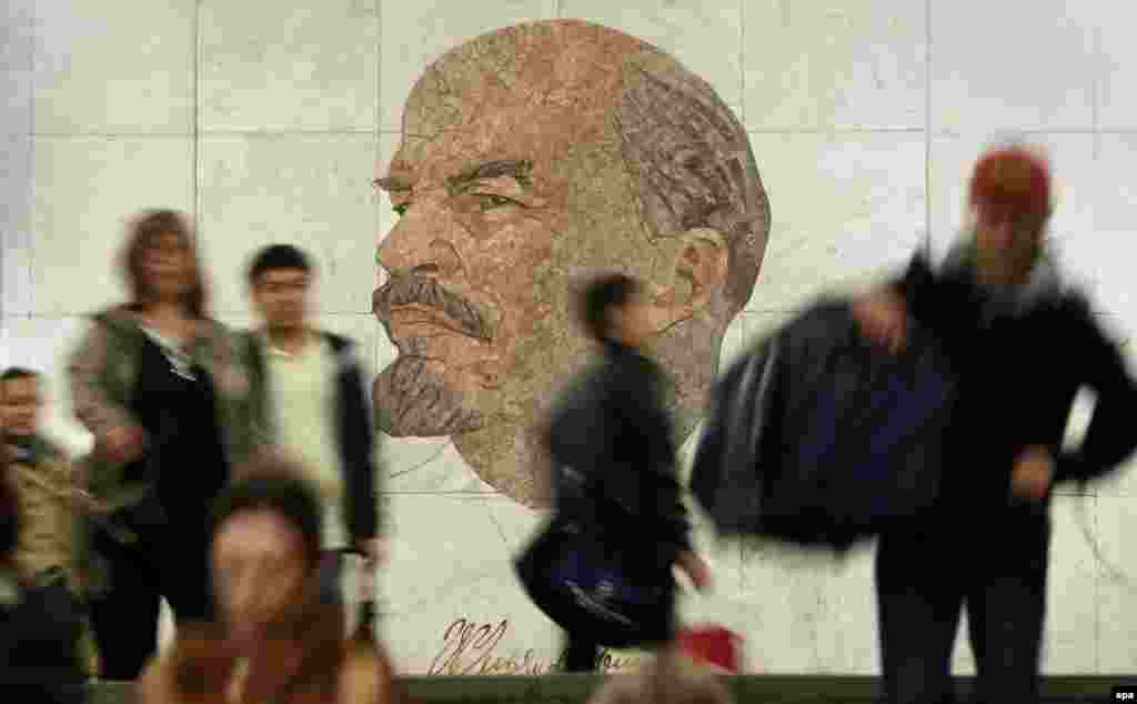 Станция московского метро "Библиотека имени Ленина", 2015 год.