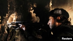 Боец оппозиционной Свободной сирийской армии. Пригород Алеппо