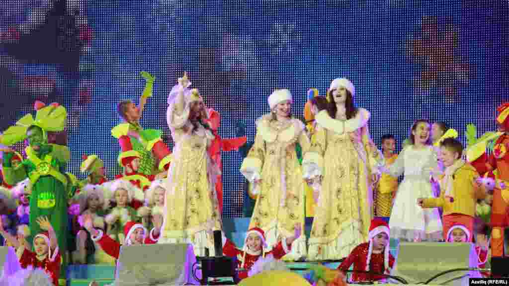 Биючеләр белән "Зөләйлә" төркеме Чыршы бәйрәмендә