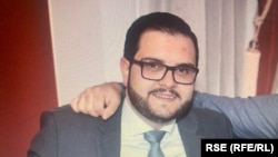 Stevan Simijanović (na fotografiji) priveden je u Nikšiću pod sumnjom da je koristio falsifikovani diplomatski pasoš Sjedinjenih Država.