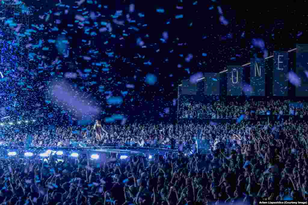 Drugi svjetski poznati umjetnici će takođe nastupati drugih večeri, uključujući Shawna Mendesa.