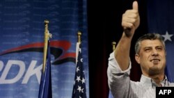 Premijer Kosova i vođa LDK Hašim Tači slavi pobjedu