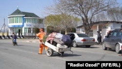 Кӯчае дар шаҳри Турсунзода