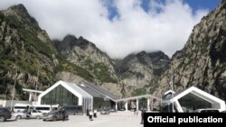 საქართველო-რუსეთის საზღვარი, ლარსის საბაჟო გამშვები პუნქტი